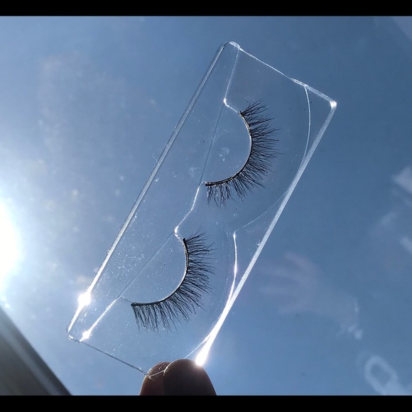 Lashes - Picture 2 of 6